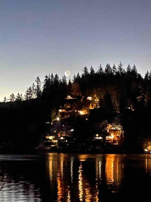 Oceanfront Zen Villa North Vancouver Exterior foto