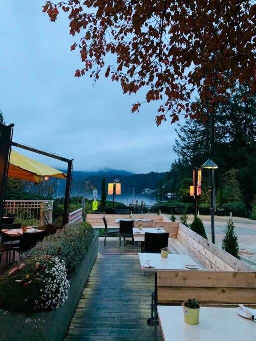 Oceanfront Zen Villa North Vancouver Exterior foto